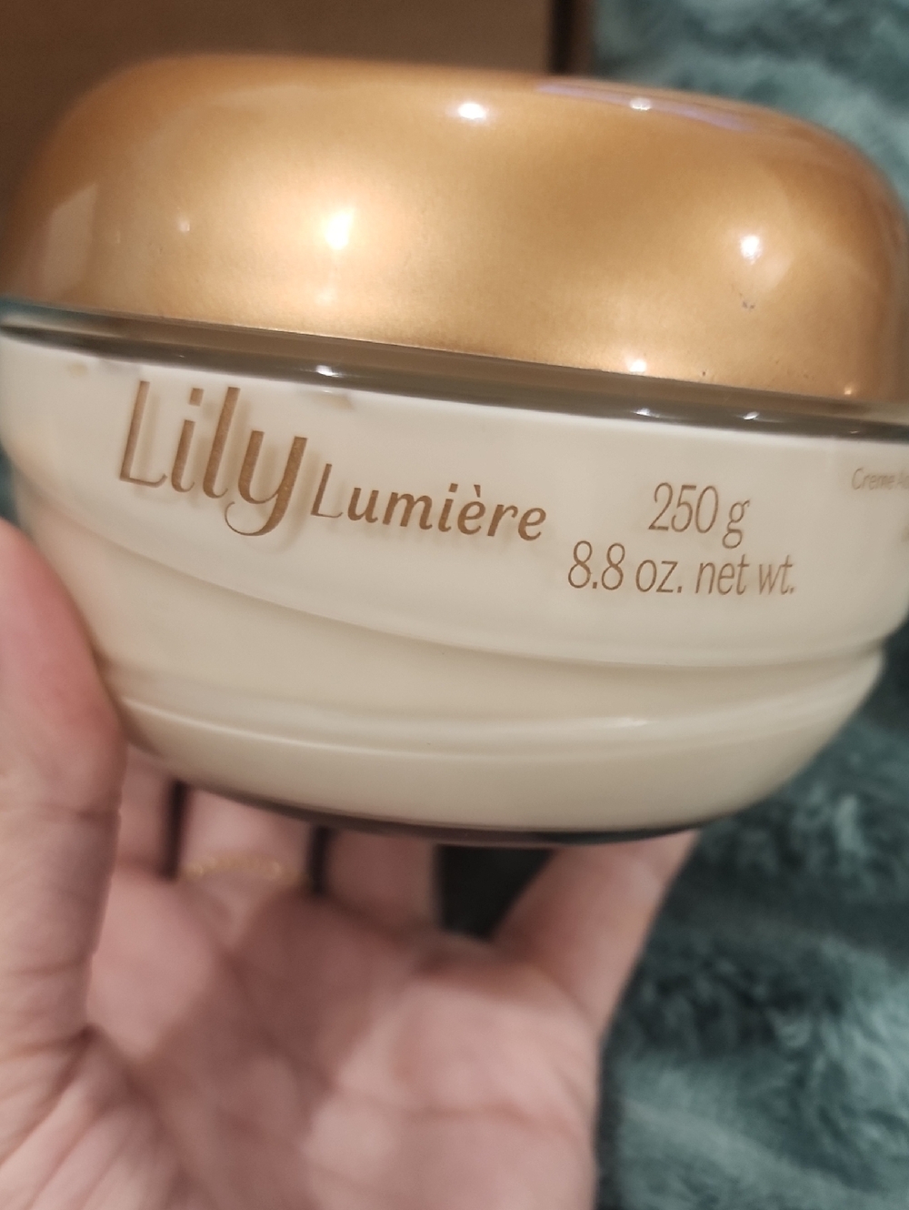 Lily Lumière Satin Body Cream
